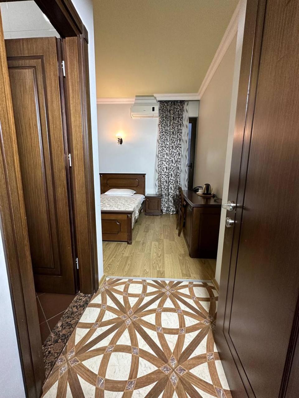 Eiffel Hotel Batumi Pokoj fotografie